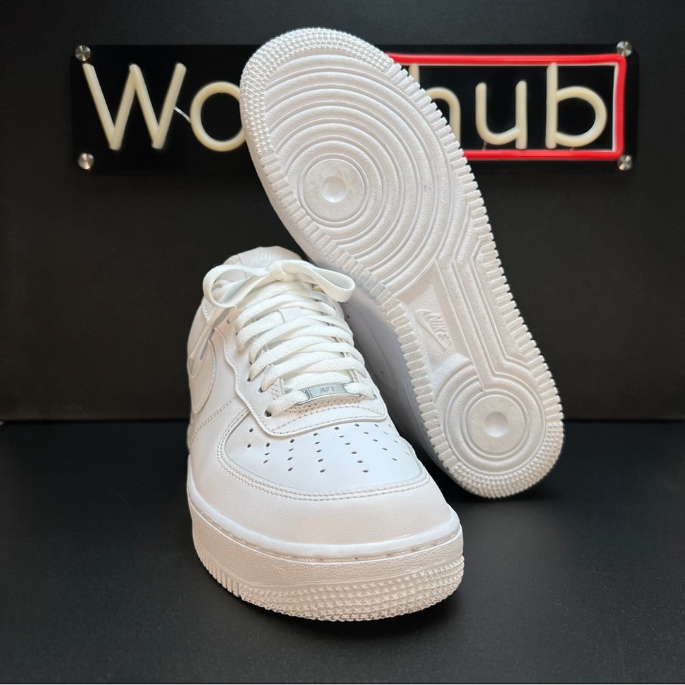 Nike Air Force 1 '07 Low Shoes • 315115-112 • Triple White • Mens 8 / Womens 9.5